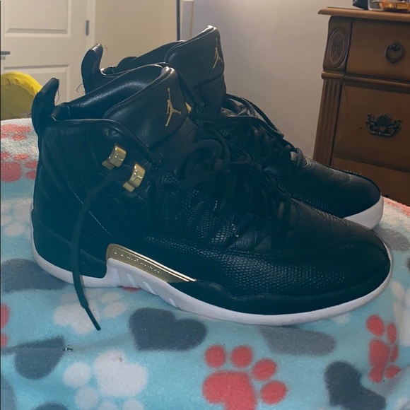 Jordan’s 12 size 9 - Picture 3 of 5